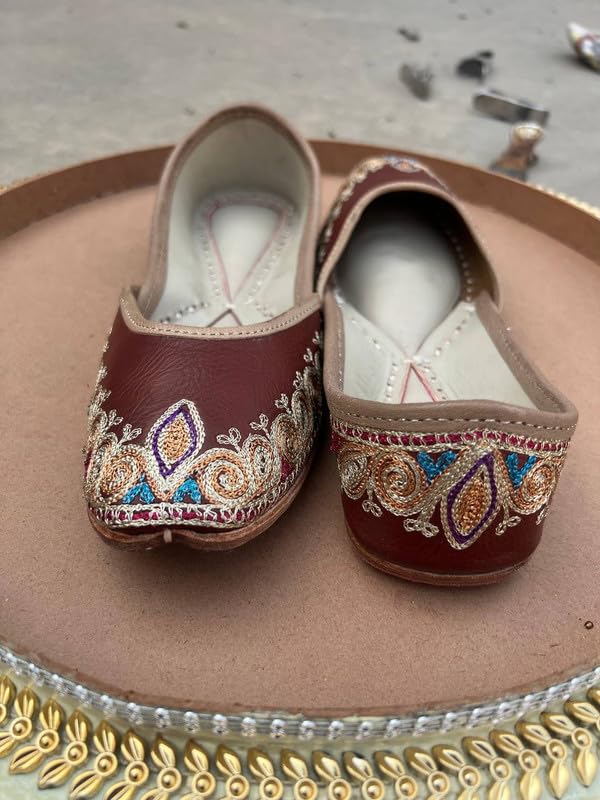 PIND POPPERS Punjabi Jutti for Women – Handcrafted Leather Flats with Traditional Embroidery for Weddings and Everyday Wear Maroon