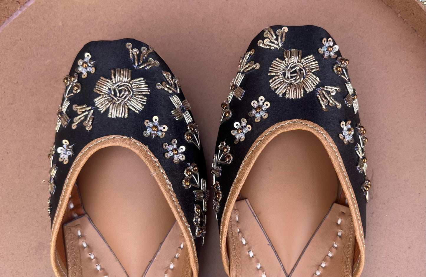 PIND POPPERS Women’s Traditional Ethnic Embroidered Jutti – Handcrafted Punjabi Footwear for Weddings, Festive, and Casual Wear (Black-Silk, UK Footwear Size System, Adult, Women, Numeric,