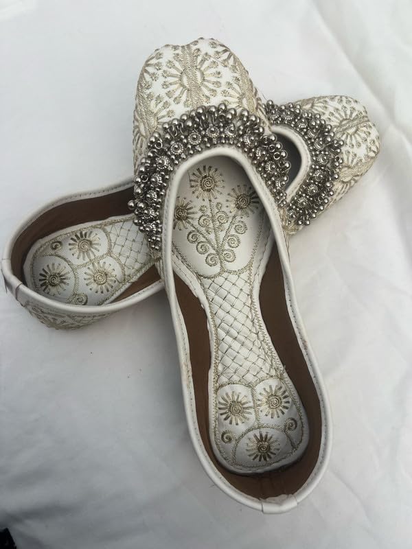 PIND POPPERS White & Gold Embroidered Jutti for Women | Handcrafted Ethnic Punjabi Mojari with Silver Bead Detailing | Perfect for Weddings