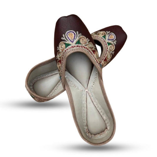 PIND POPPERS Women’s Traditional Ethnic Embroidered Jutti – Handcrafted Punjabi Footwear for Weddings, Festive, and Casual Wear Brown