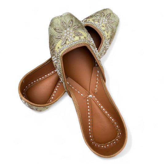 PIND POPPERS Handmade Traditional Punjabi Jutti – Authentic Ethnic Footwear for Women | Comfortable, Stylish, & Versatile Juttis for Every Occasion Golden