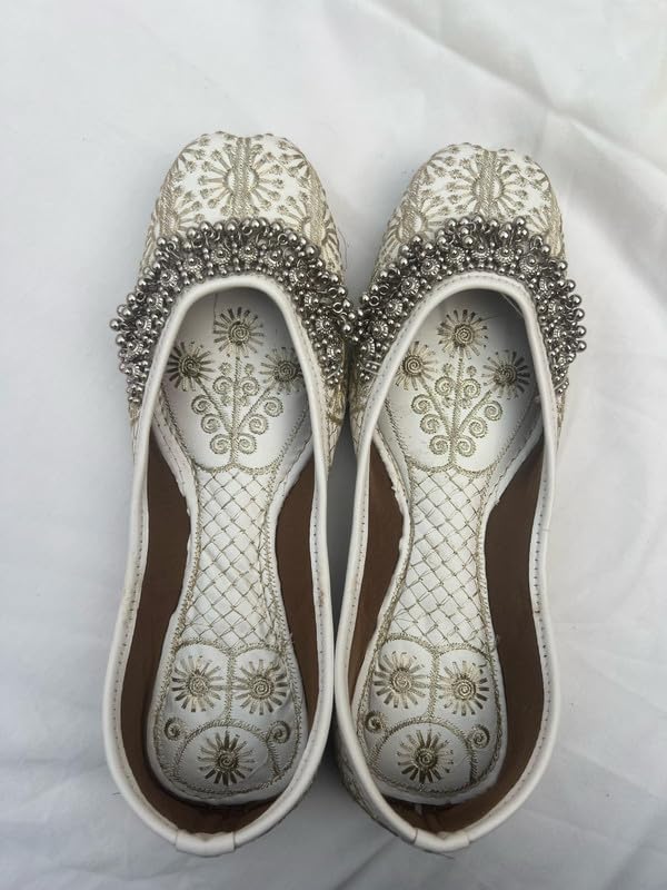 PIND POPPERS White & Gold Embroidered Jutti for Women | Handcrafted Ethnic Punjabi Mojari with Silver Bead Detailing | Perfect for Weddings