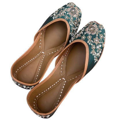 PIND POPPERS Women’s Traditional Ethnic Embroidered Jutti – Handcrafted Punjabi Footwear for Weddings, Festive, and Casual Wear Green