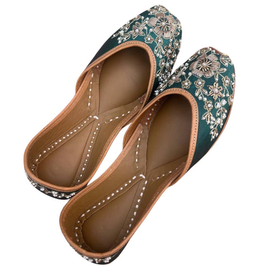 PIND POPPERS Women’s Traditional Ethnic Embroidered Jutti – Handcrafted Punjabi Footwear for Weddings, Festive, and Casual Wear Green