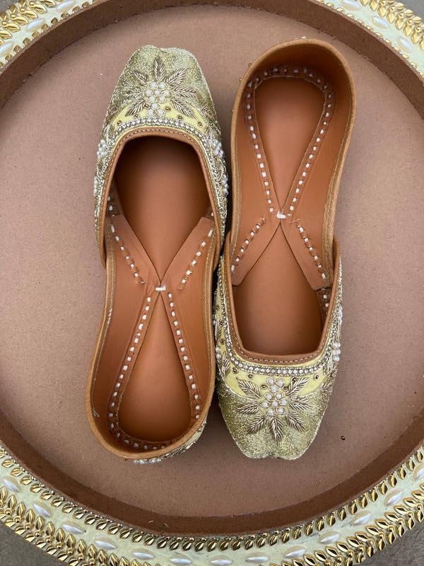 PIND POPPERS Handmade Traditional Punjabi Jutti – Authentic Ethnic Footwear for Women | Comfortable, Stylish, & Versatile Juttis for Every Occasion Golden