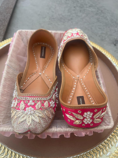 Handmade Traditional Punjabi Jutti – Authentic Ethnic Footwear for Women | Comfortable, Stylish, & Versatile Juttis for Every Occasion (Pink, UK Footwear Size System, Adult, Women