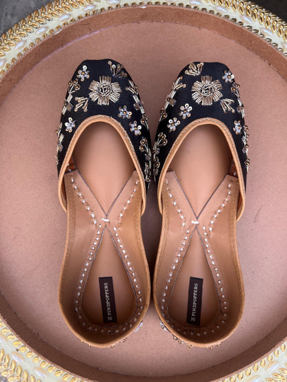 PIND POPPERS Women’s Traditional Ethnic Embroidered Jutti – Handcrafted Punjabi Footwear for Weddings, Festive, and Casual Wear (Black-Silk, UK Footwear Size System, Adult, Women, Numeric,