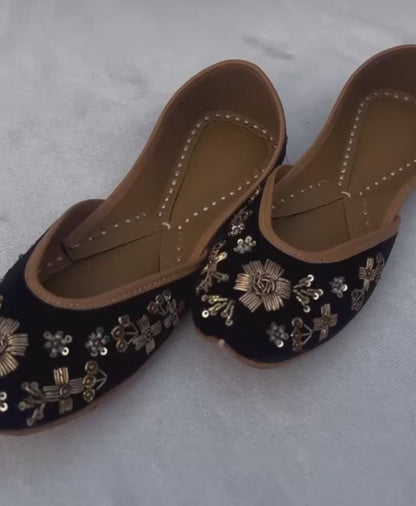 PIND POPPERS Women’s Traditional Ethnic Embroidered Jutti – Handcrafted Punjabi Footwear for Weddings, Festive, and Casual Wear (Black-Silk, UK Footwear Size System, Adult, Women, Numeric,